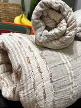 Southern Living Simplicity King Comforter  White/Gray/Rust Textured w/ 2 Shams